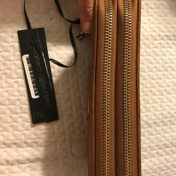 Jeanne & Jax Camel double zip wallet - Picture 2 of 4